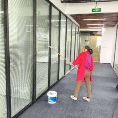 写字楼开荒保洁清洗地毯玻璃隔断清洗